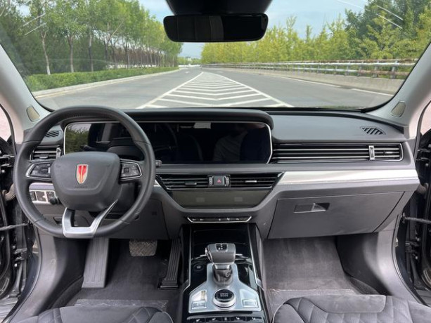 Hongqi HS5