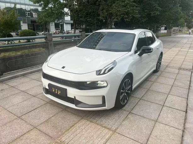 Lynk & Co 03
