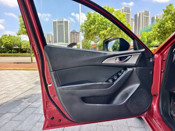 Mazda 3 Angkesela