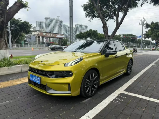 Lynk & Co 03