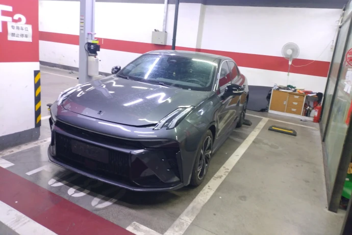 Lynk & Co 03