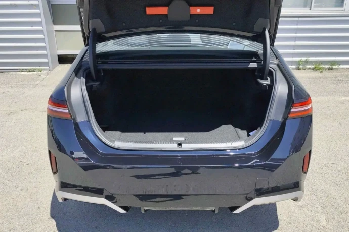 BMW i5
