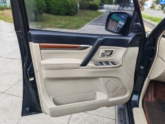 Mitsubishi Pajero (imported)