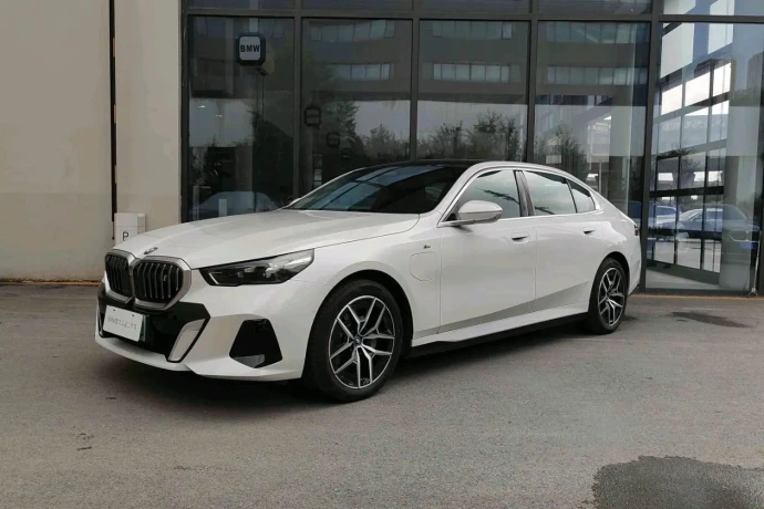 BMW i5