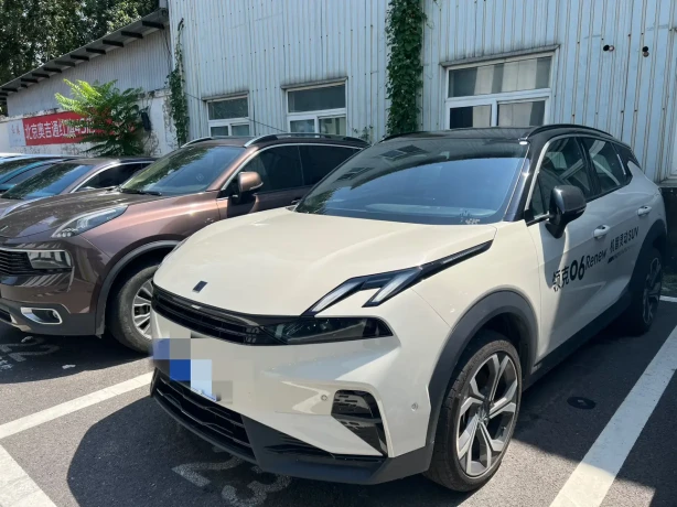 Lynk & Co 06