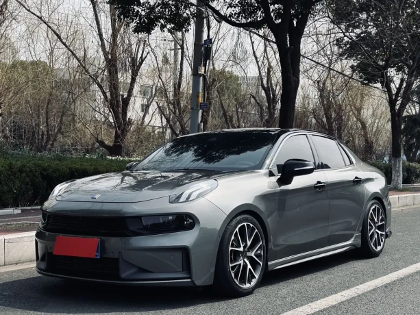 Lynk & Co 03