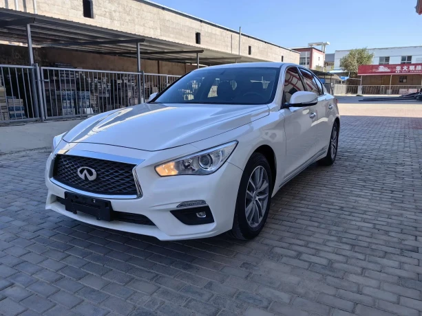Infiniti Q50L