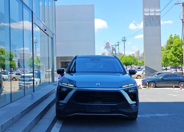 NIO ES8