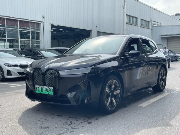 BMW iX