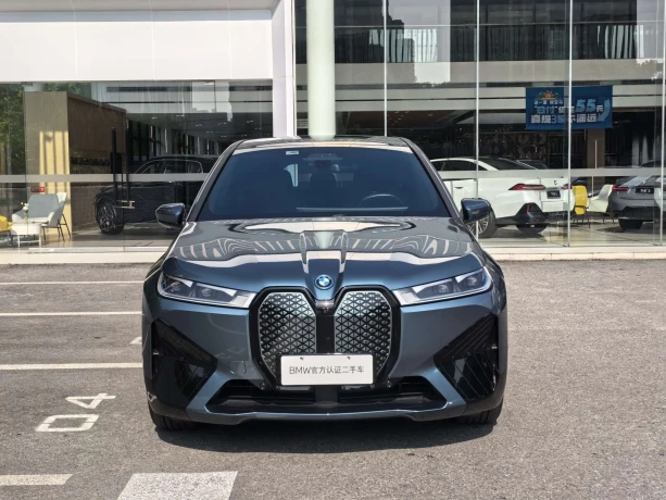 BMW iX