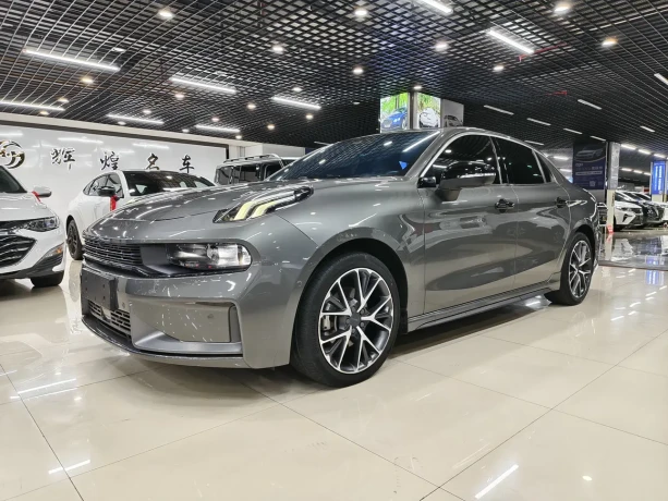 Lynk & Co 03