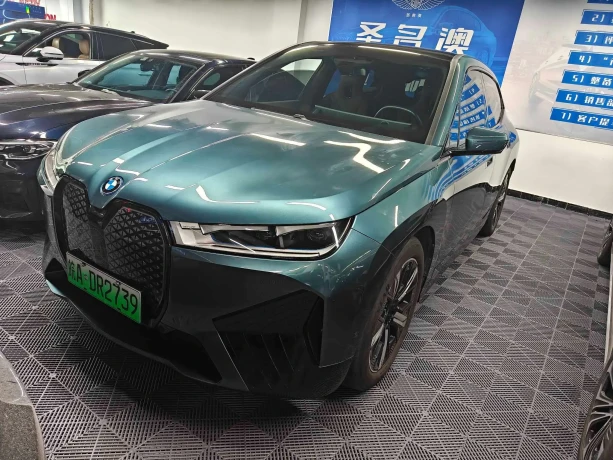 BMW iX