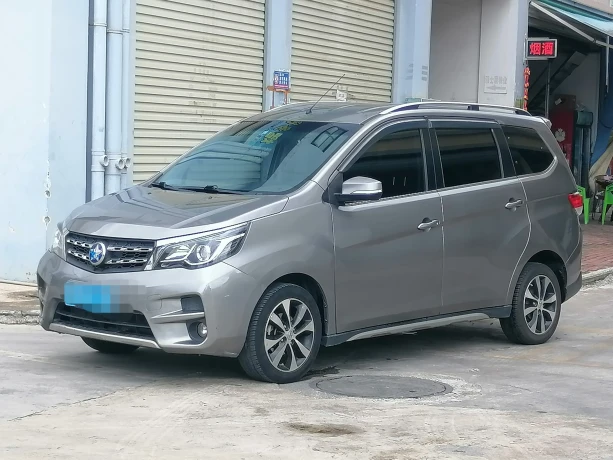Kai Chen Venucia M50V