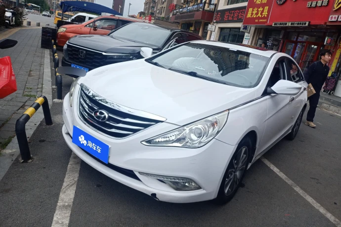 Hyundai Sonata eight
