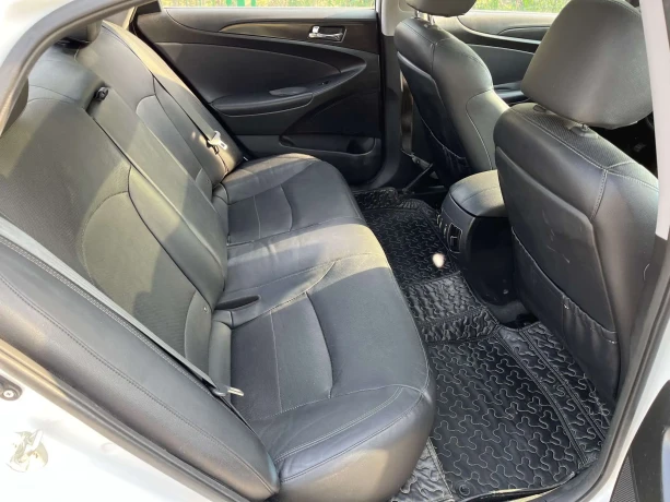 Hyundai Sonata eight