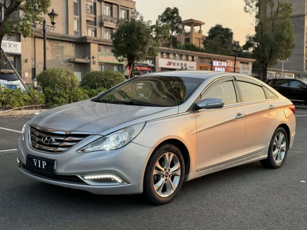 Hyundai Sonata eight