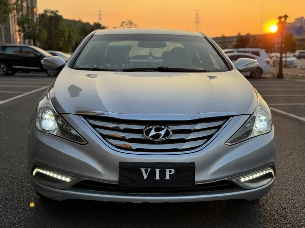 Hyundai Sonata eight