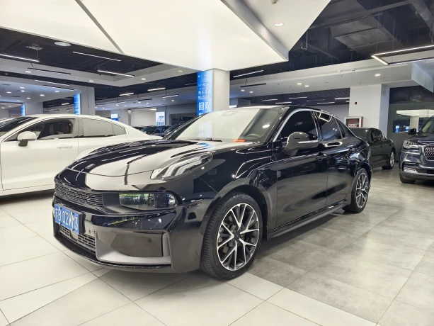 Lynk & Co 03