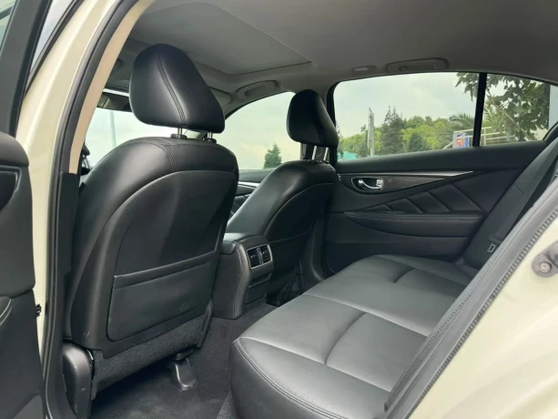 Infiniti Q50L
