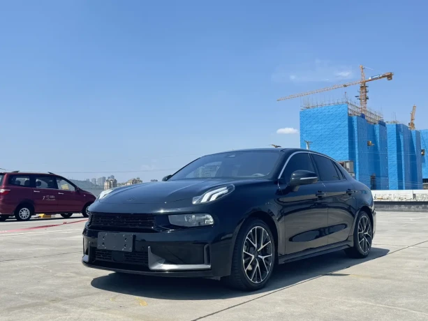 Lynk & Co 03
