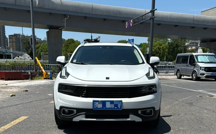 Lynk & Co 01