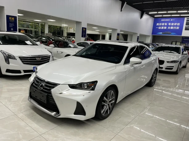 Lexus IS