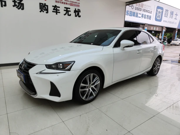 Lexus IS