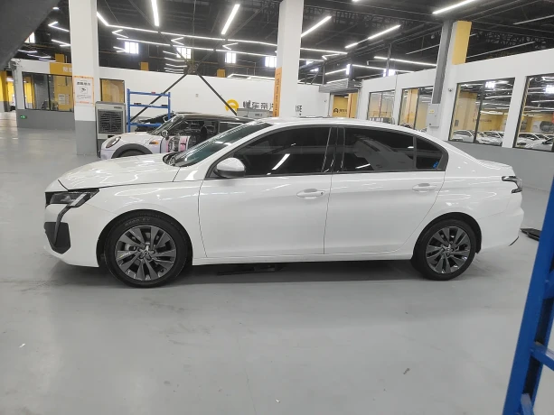 Peugeot 408