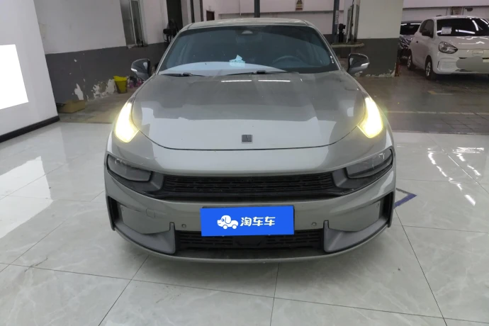 Lynk & Co 03
