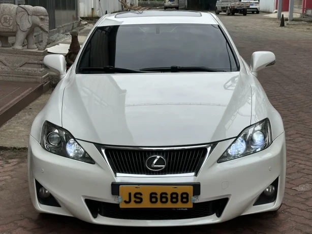 Lexus IS