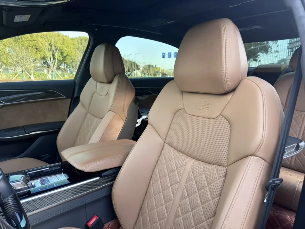 Audi S8