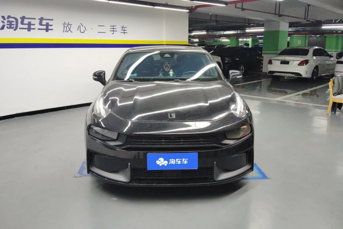 Lynk & Co 03