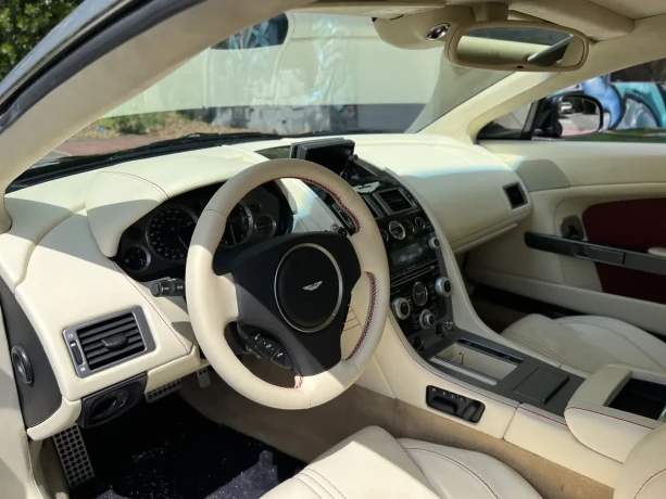 Aston Martin Vantage