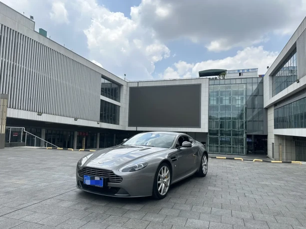 Aston Martin Vantage
