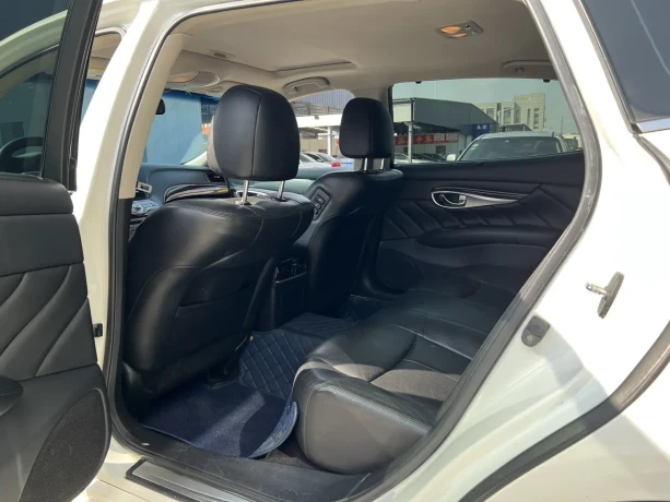 Infiniti Q70
