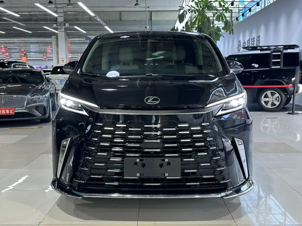 Lexus LM