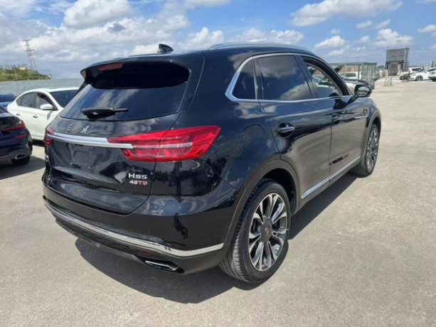 Hongqi HS5